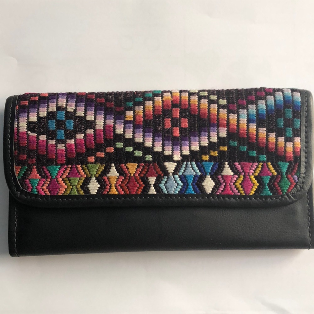 Hupil and black leather wallet